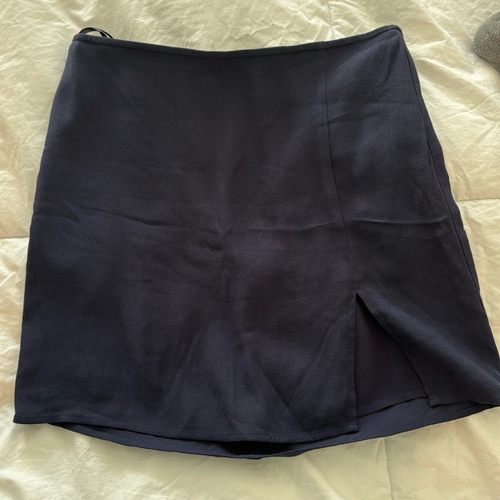 Aritzia navy skirt